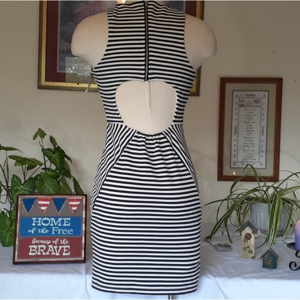 Trixxi Bodycon Dress - Picture 2 of 8